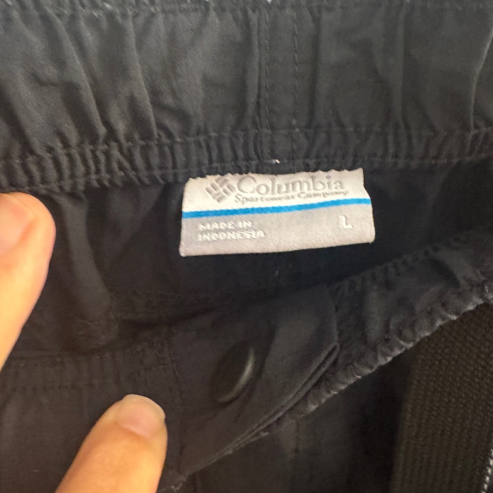 Columbia Black Cargo Shorts with Elastic Waist - Picture 2 of 3
